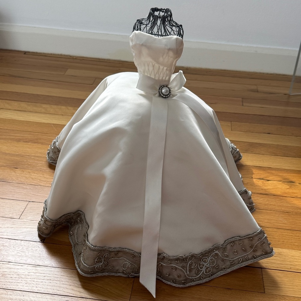 Vintage Strapless Wedding Dress Miniature Sample